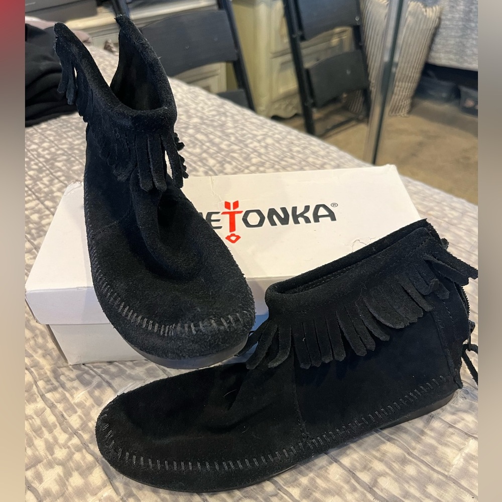 Minitonka, black suede moccasins